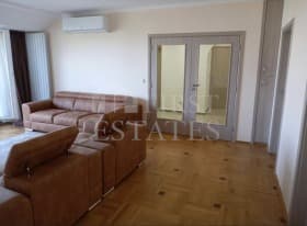 Продава 4-СТАЕН град София, Изток 490 000 € 958 356.70 лв.