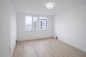 Продава 3-СТАЕН град София, Лагера 283 000 € 553 499.89 лв.