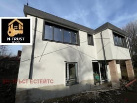 Продава КЪЩА град София, гр. Банкя 299 990 € 586 729.44 лв.