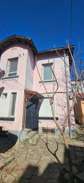 Продава 2-СТАЕН град София, Център 105 000 € 205 362.15 лв.