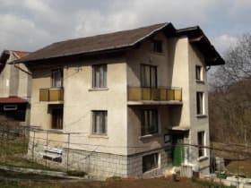 Продава КЪЩА град София, гр. Банкя 300 000 € 586 749.00 лв.